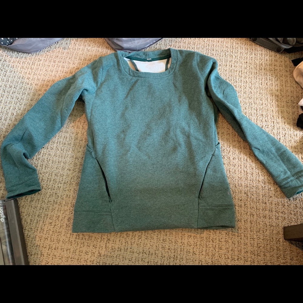 Lululemon crew with cut outs on back